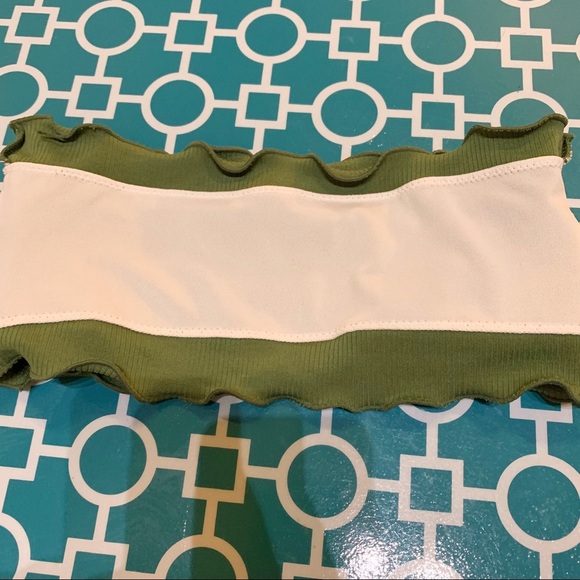 Adorable bikini top🌴 - Picture 4 of 6